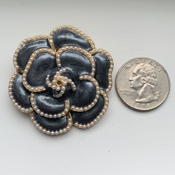Black Camellia Flower Brooch with Faux Pearls & Gold Tone Trim - Lapel Pin - Picture 11 of 12